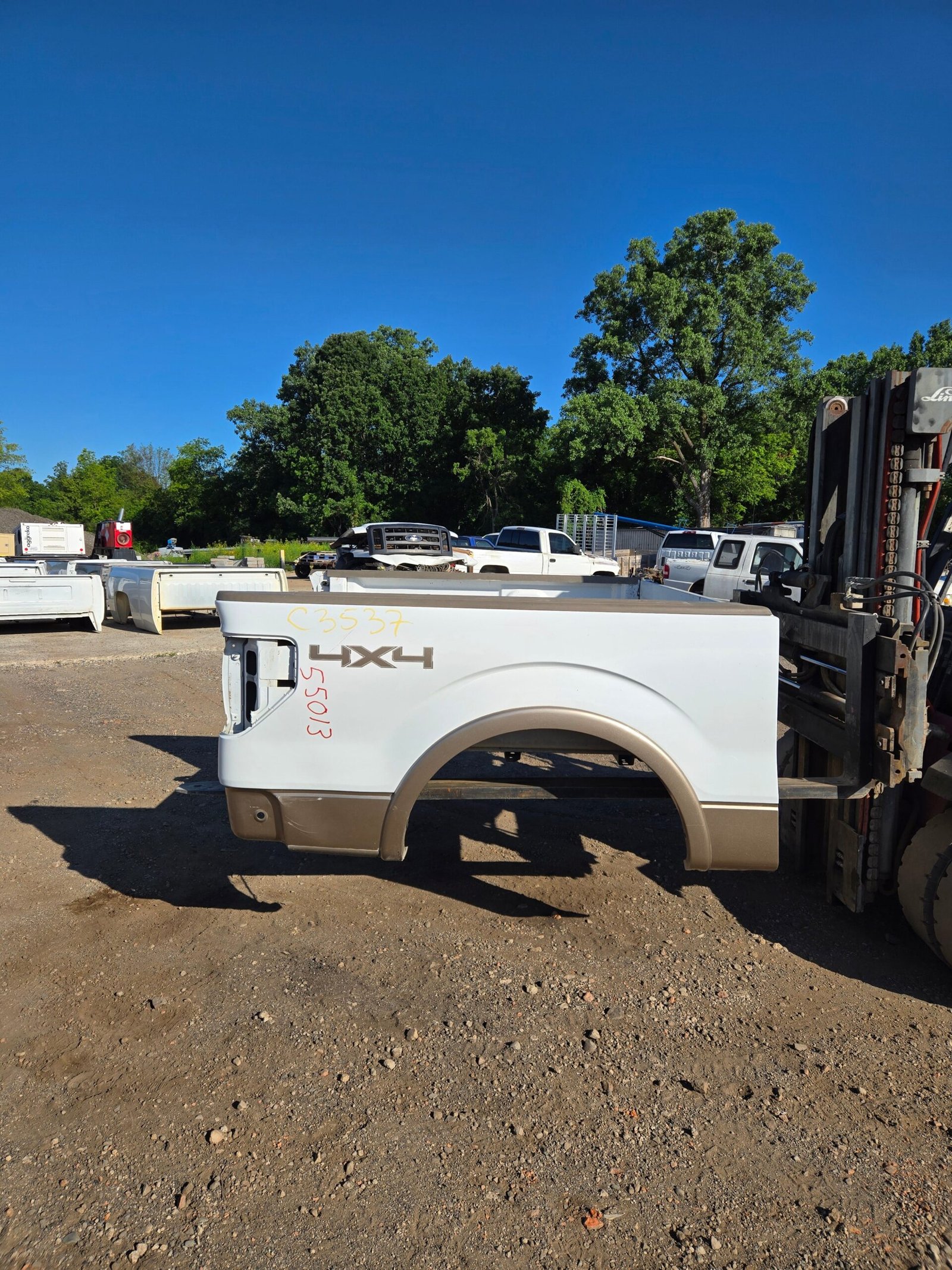 2009-2014 Ford F150 5′ 6″ Short Truck Bed – White & Tan